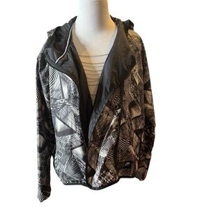 Nike NYC Windbreaker Cape w/ Landscape in Black and White, Sz L